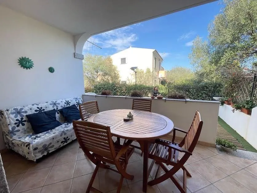 Semesterbostad Nefhouse 83 Villa Tanaunella Italien