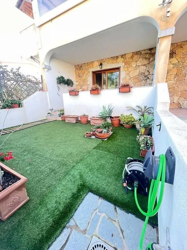 Semesterbostad Nefhouse 83 Villa Tanaunella Italien